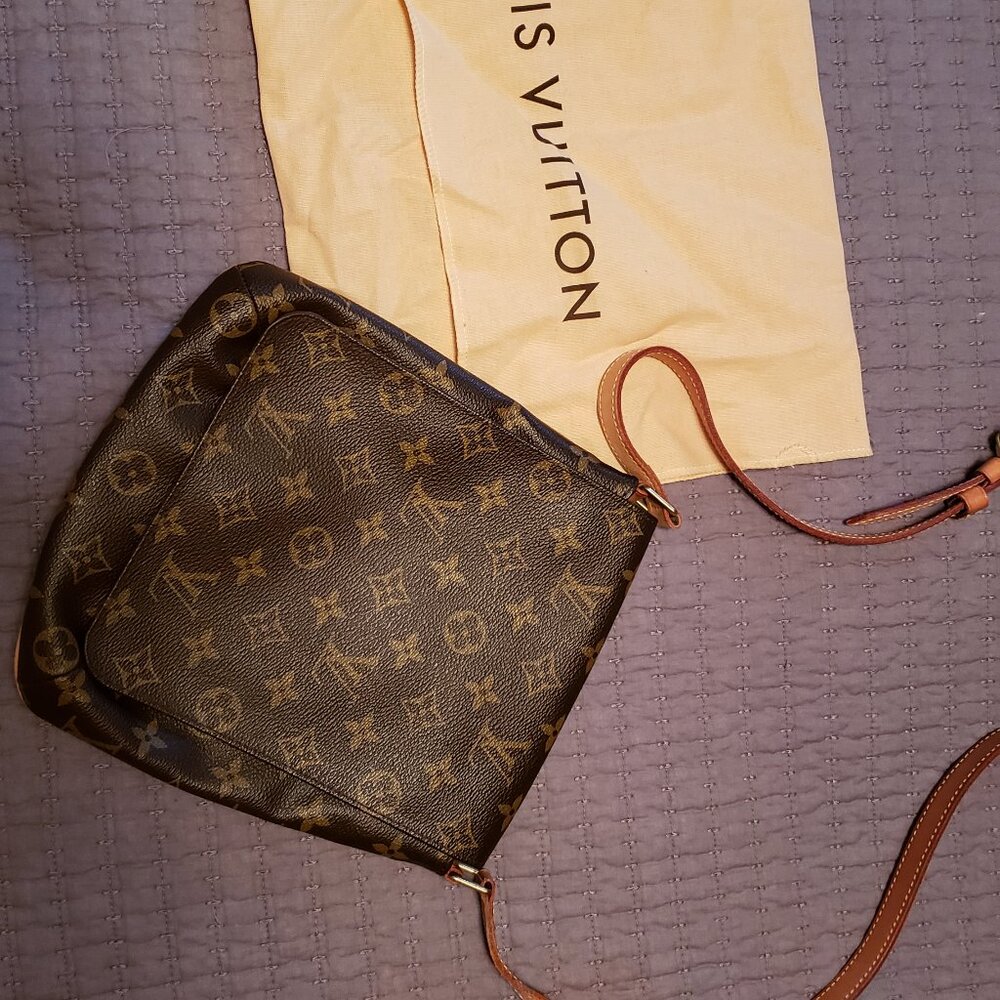 Louis Vuitton Musette Salsa 9x5-9x8-2.75 Authentic